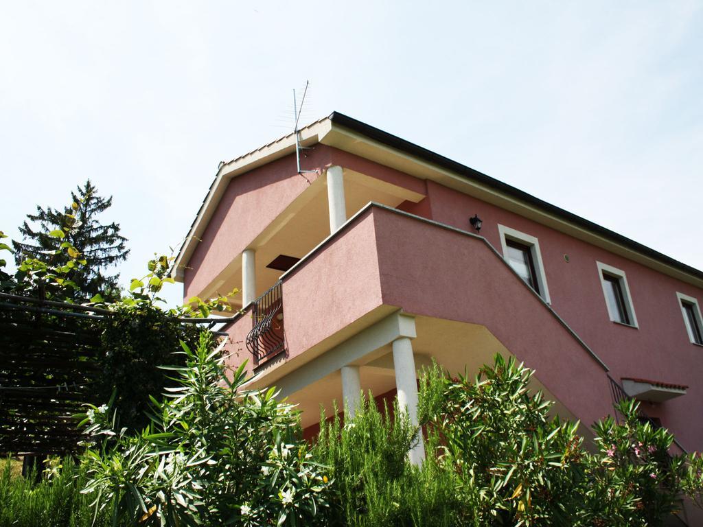 Apartment Menderi Hills